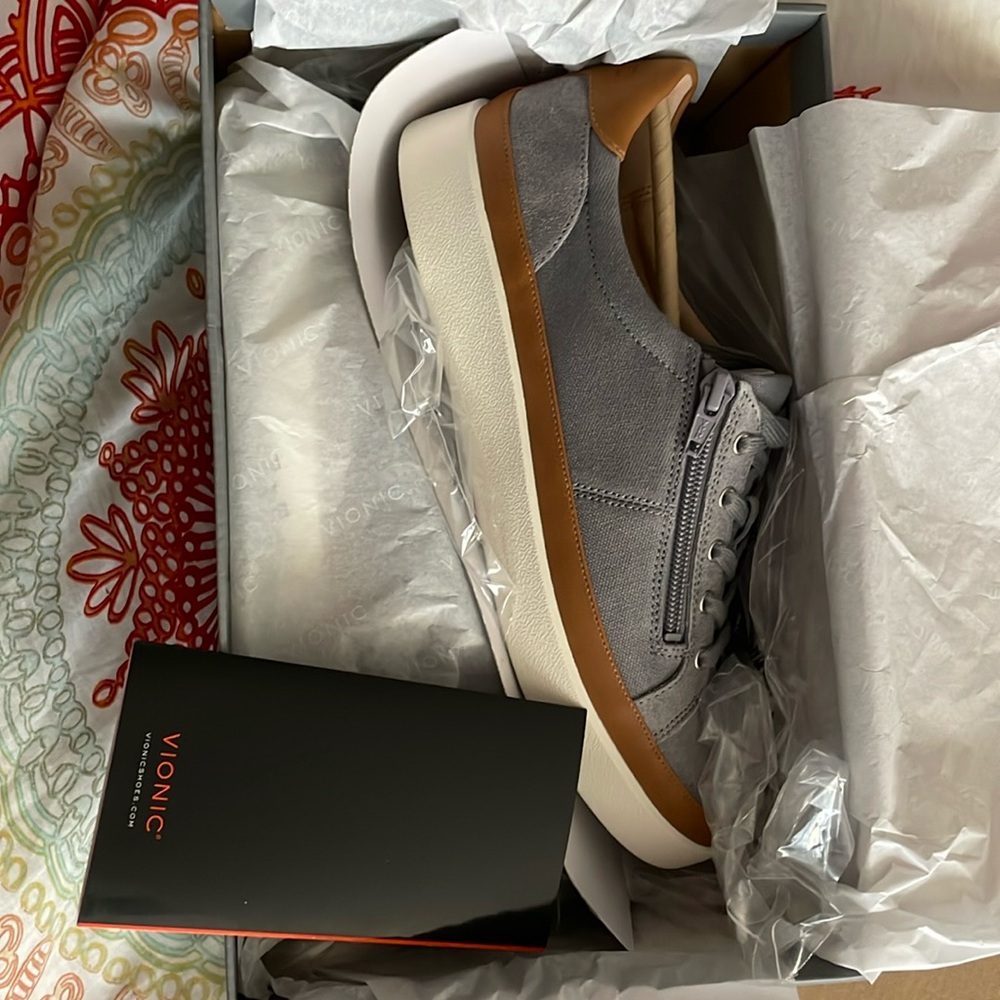 VIONIC MAYRA sneaker,  US 8.5M, gray suede